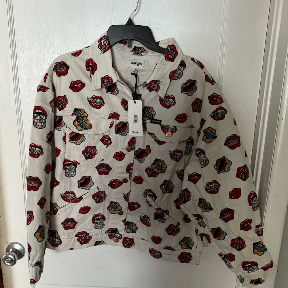 NWT Wrangler Women’s Lips denim jacket